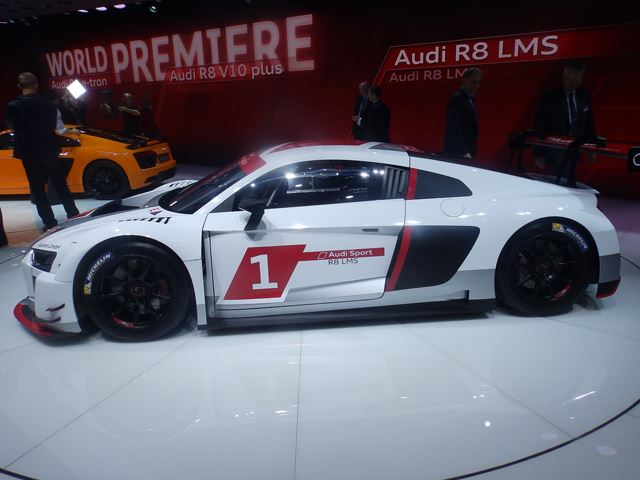 Audi представил R8 LMS в Женеве